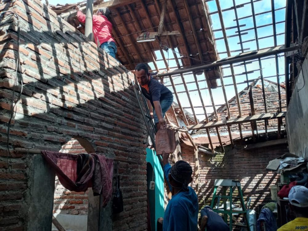 Rutan Rowobelang Rehap Rumah Warga Kurang Mampu Batang
