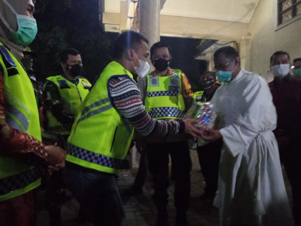 Jemaat Santo Yusup Batang Rayakan Natal Penuh Kesederhanaan