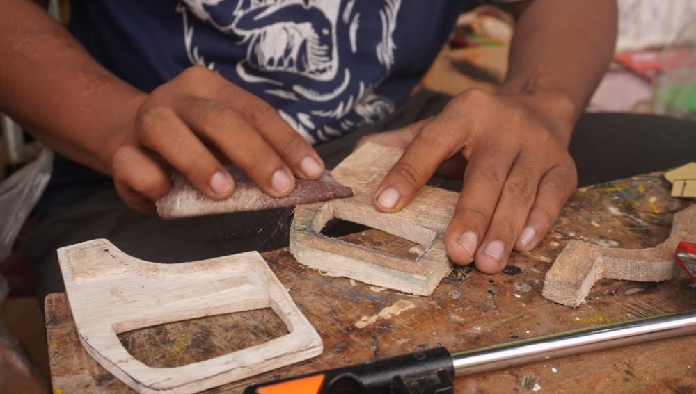 AMPLAS BAGIAN PERMUKAAN POLA