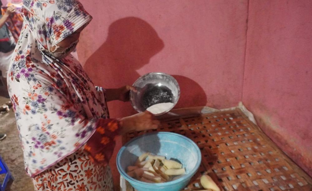 BERIKAN RAGI PADA SINGKONG