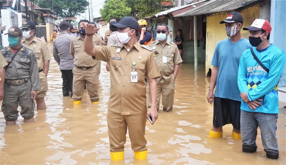Direndam Banjir, Pemkab Batang Hadir Membantu Dengan Layanan Kesehatan Dan Dapur Umum