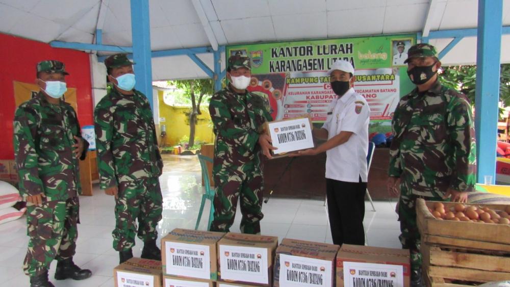 Dandim Batang Berikan Bantuan Kepada Korban Banjir