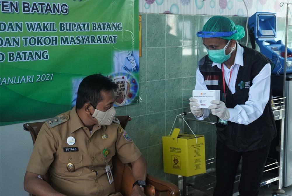 TUNJUKKAN VAKSIN SINOVAC