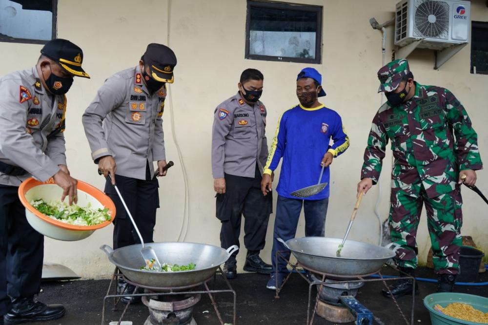 TNI Polri dan Pemkab Batang Bersinergi Dirikan Dapur Umum