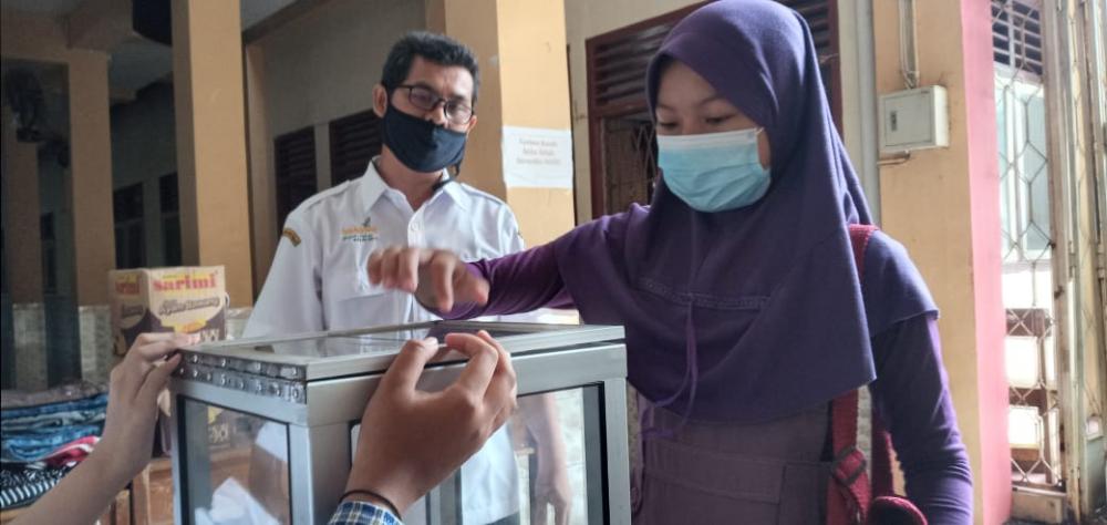 SMPN 3 Batang Galang Dana Bagi Pengungsi Banjir