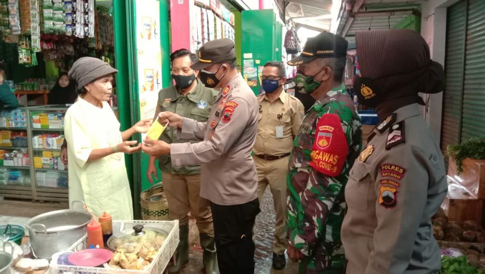 Pedagang Tetap Jadi Sasaran Pembagian Masker