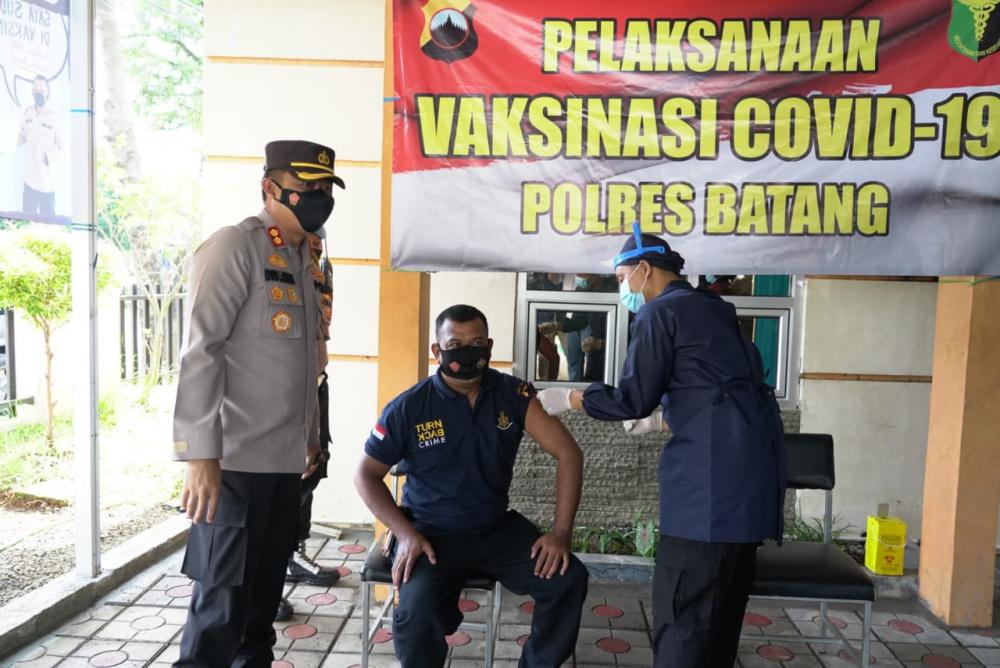 200 Anggota Polres Batang Divaksinasi Tanpa KIPI