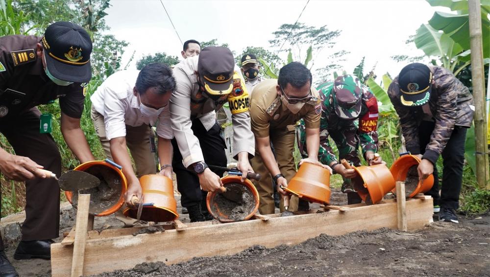 PELETAKAN BATU PERTAMA BANTUAN RTLH