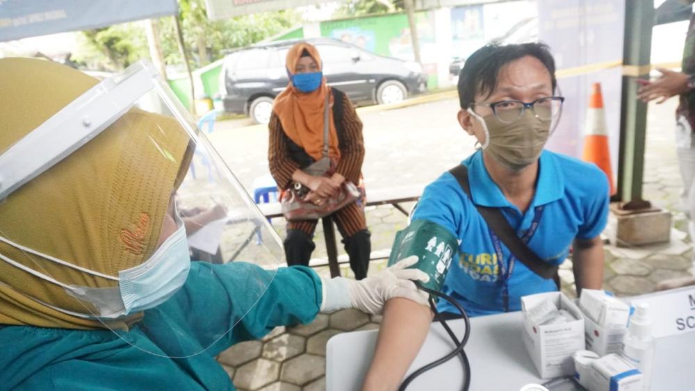 Pelayan Publik Perlu Divaksin COVID-19