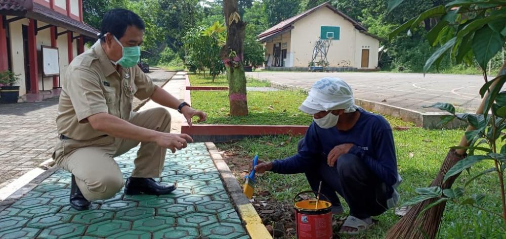 SMK Kandeman Siap Menuju Sekolah Berbasis Industri