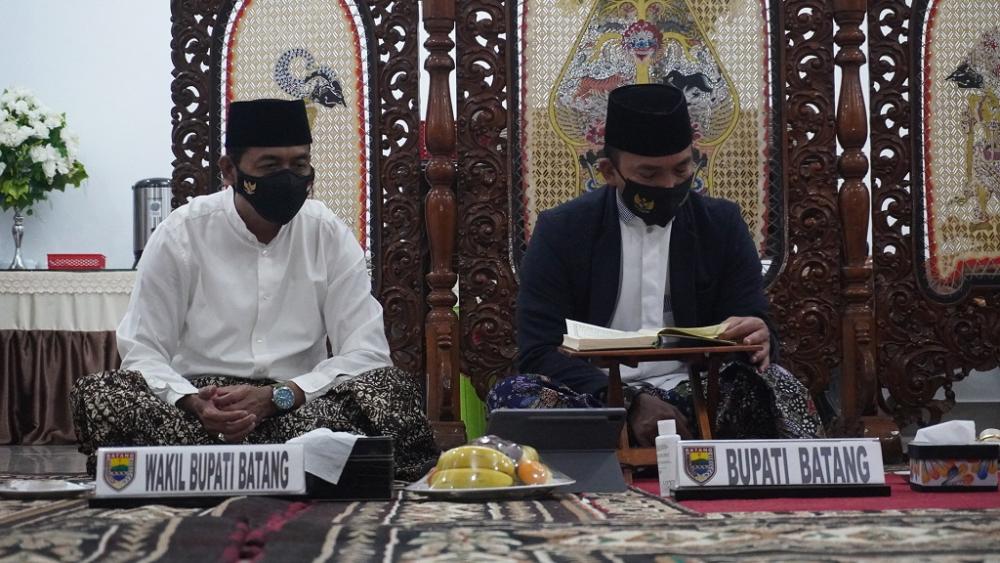 MENGIKUTI KHOTMIL QUR'AN