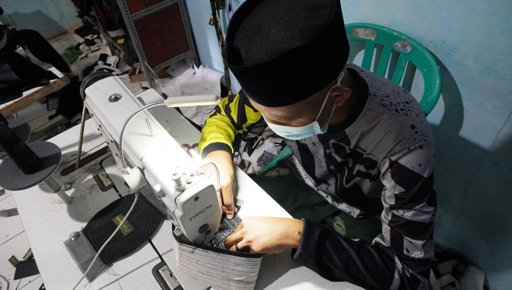 SATUKAN POTONGAN SAMPING PECI