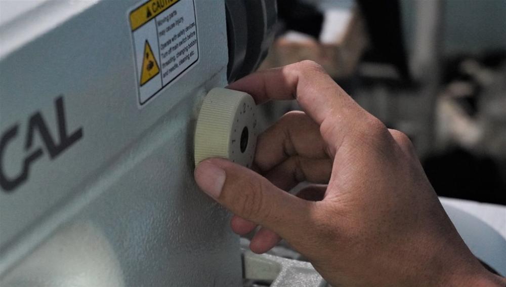 ATUR JARUM PADA MESIN JAHIT