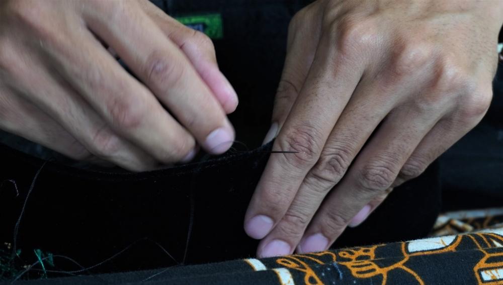 JAHIT MANUAL BAWAH PECI