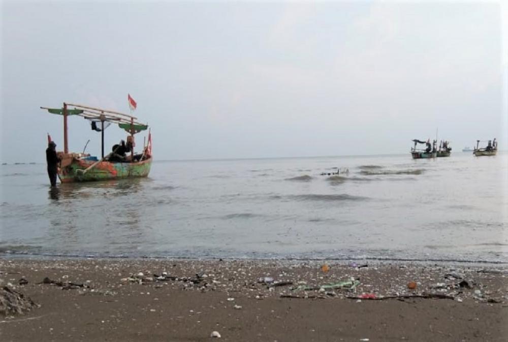 NELAYAN LOKAL PERGI MELAUT