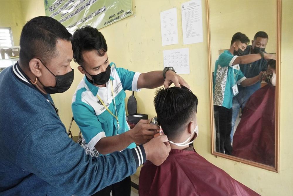PELATIHAN PENATAAN RAMBUT JUNIOR