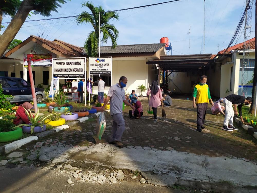 ASN Diskominfo Batang Jaga Imunitas Dengan Berjemur