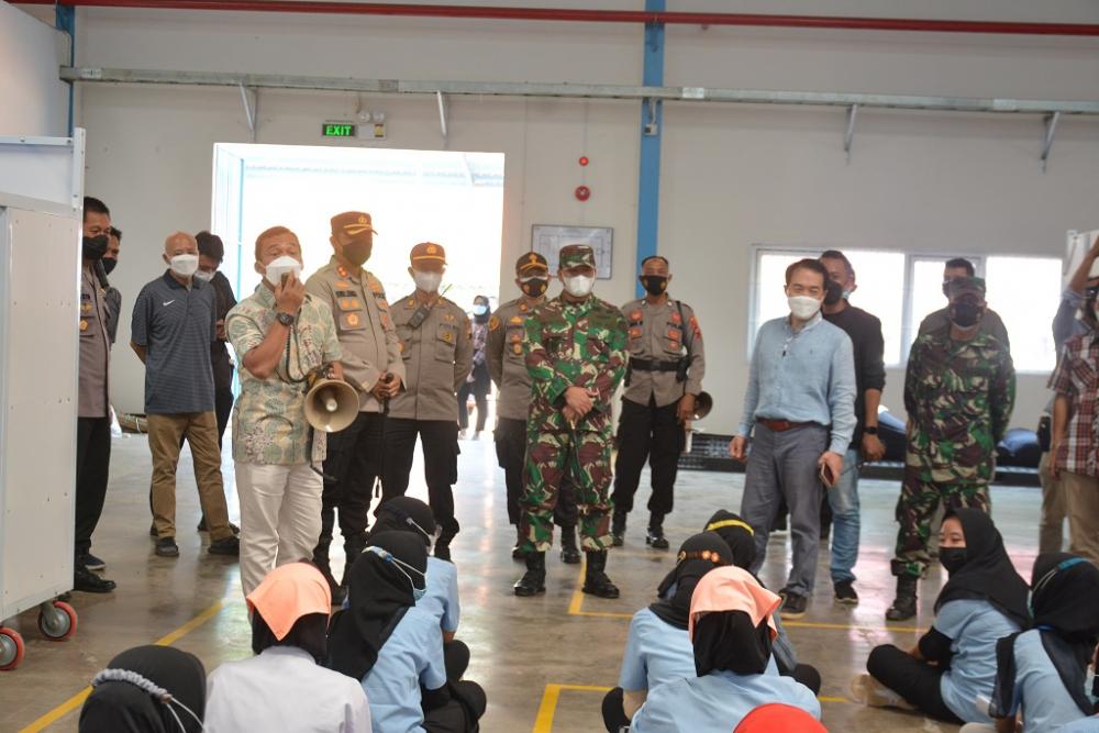Bupati Batang Tinjau Gerai Vaksin Presisi Keliling