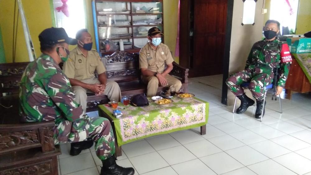 Babinsa Ajak Kades Aktif Sosialisasikan Prokes