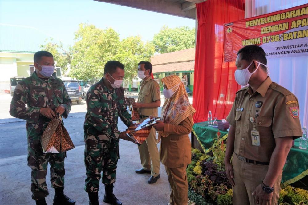 Sinergi Kodim Batang dan Aparat Desa Melawan COVID-19