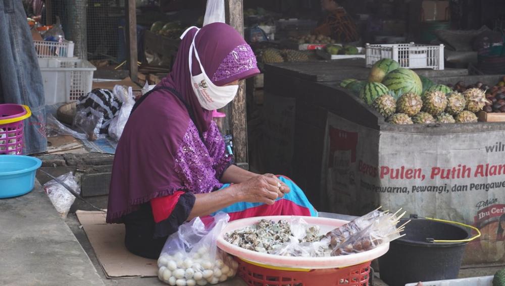 PEDAGANG TAATI PROTOKOL KESEHATAN