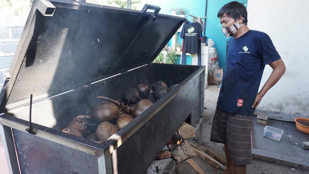 KELAPA MUDA BAKAR TANGKAL COVID-19