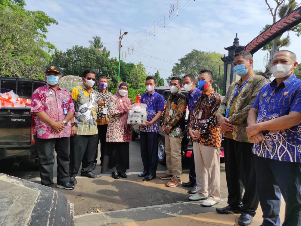 Paguyuban BUMD Batang Bantu 400 Paket Sembako Untuk Pasien Isoman 