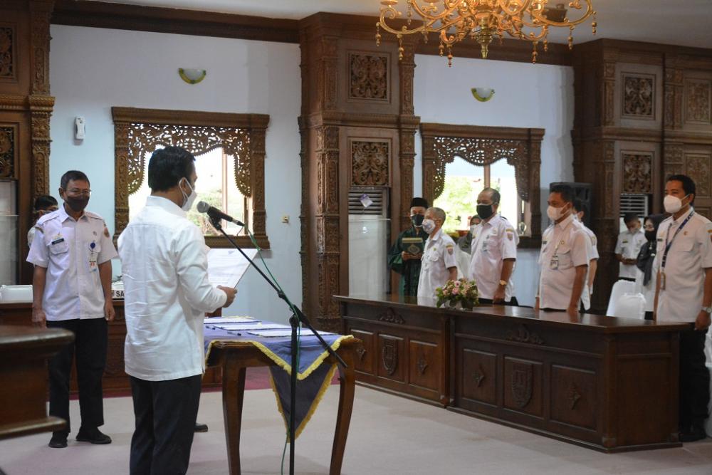 Bupati Batang Lantik 12 Pejabat Baru
