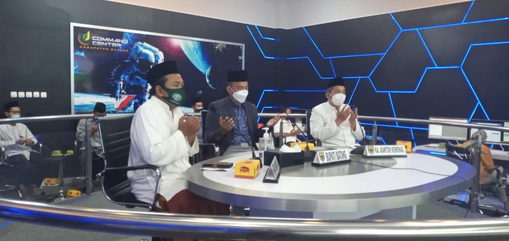 Lawan COVID-19, Keluarga Besar Kemenag Batang Panjatkan Doa