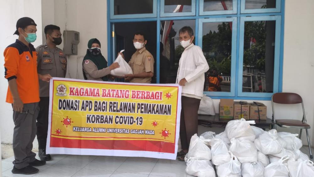 Kagama Batang Peduli Kepada Relawan Pemakaman COVID-19 