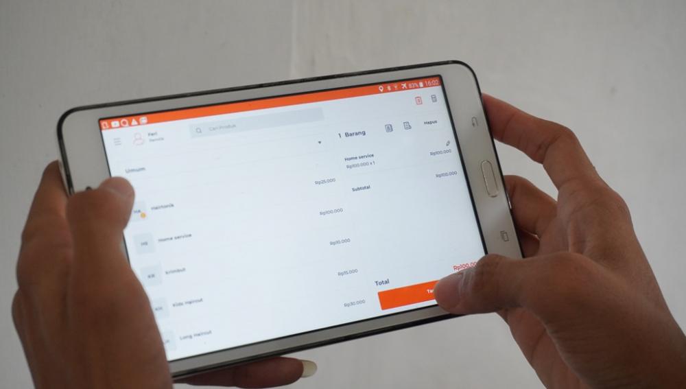 TERIMA JASA POTONG RAMBUT DARI PELANGGAN