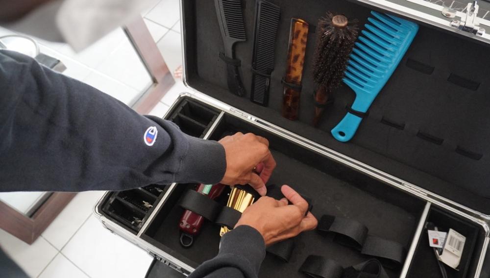 SIAPKAN PERALATAN POTONG RAMBUT