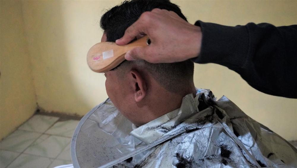 BERSIHKAN SISA RAMBUT