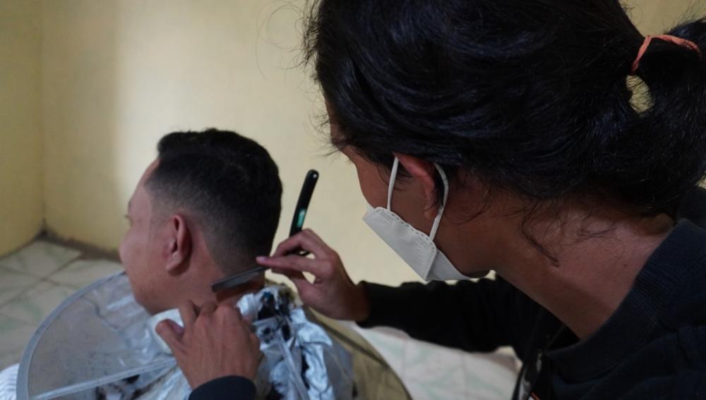 RAPIKAN PINGGIRAN RAMBUT