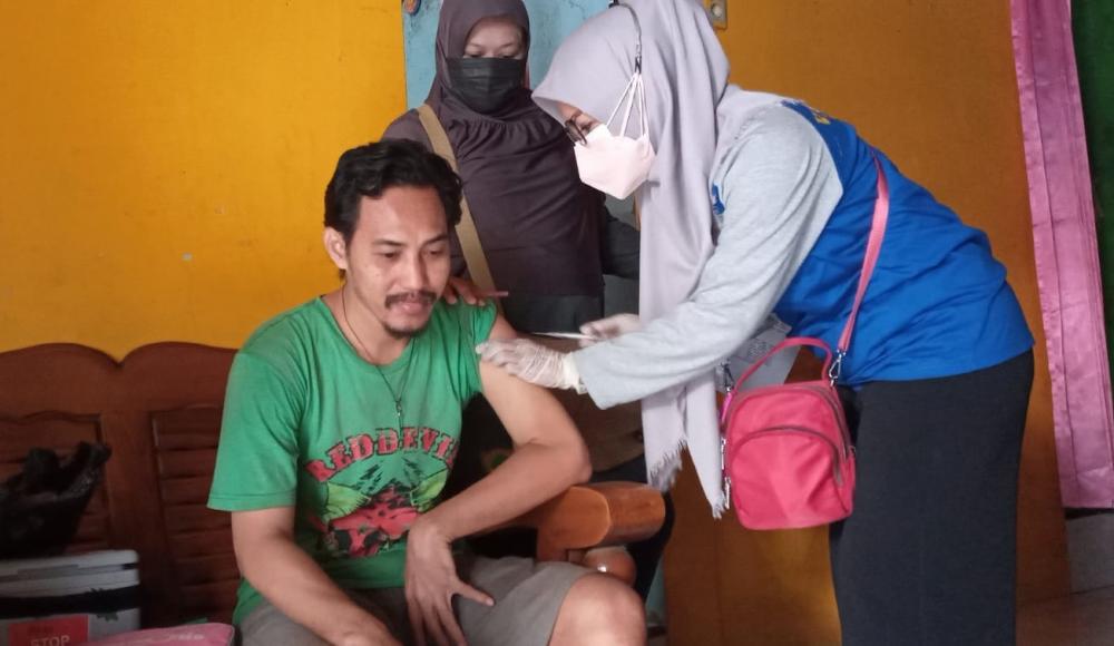 Petugas Kesehatan Terjun Langsung Vaksinasi ODGJ