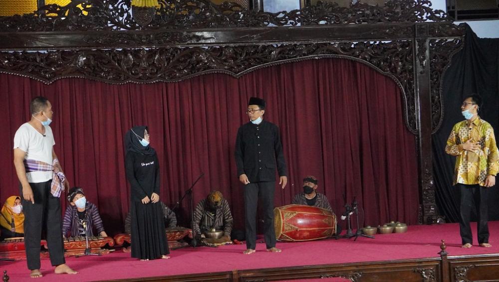 Sikapi Jogo Tonggo, FKMETRA Batang Tampilkan â€œMemetik Bintangâ€