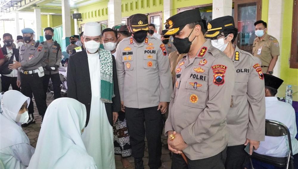 Kapolda Jateng  Cek Herd Immunity, Santri Ponpes Maâ€™had Al Munawwir Batang