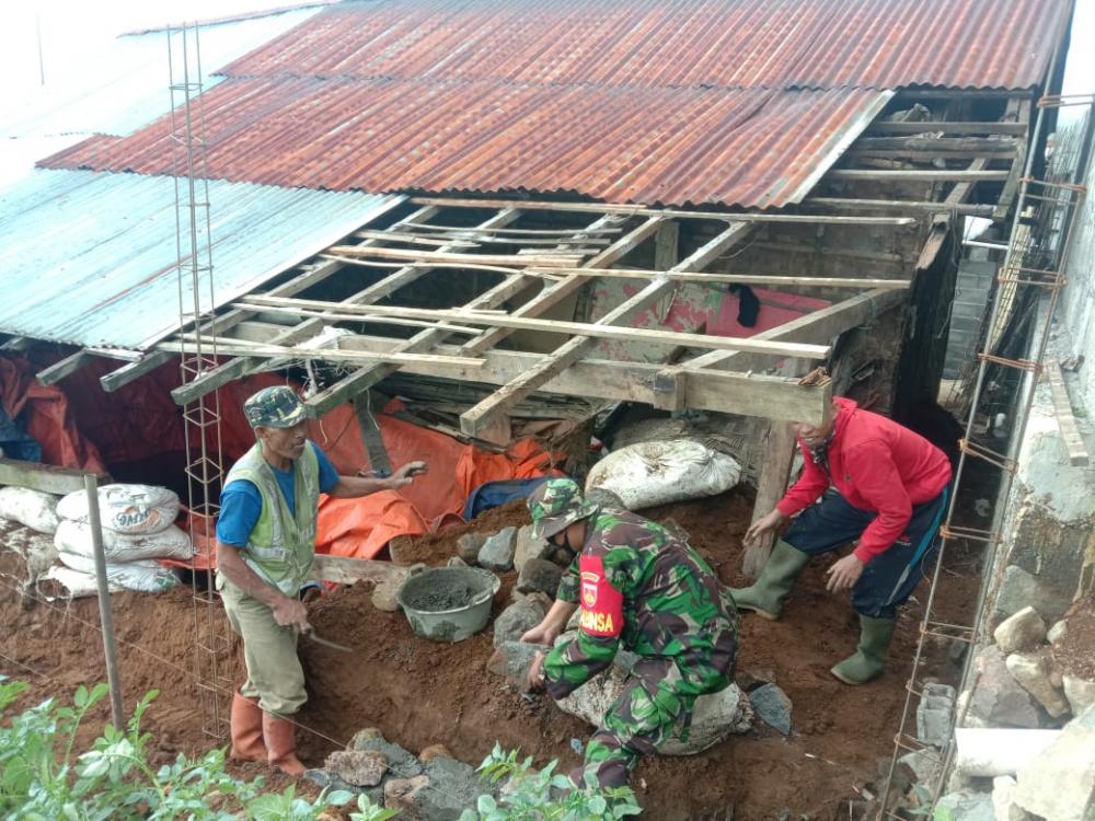 Satgas TMMD Rehab Rumah Warga Gerlang