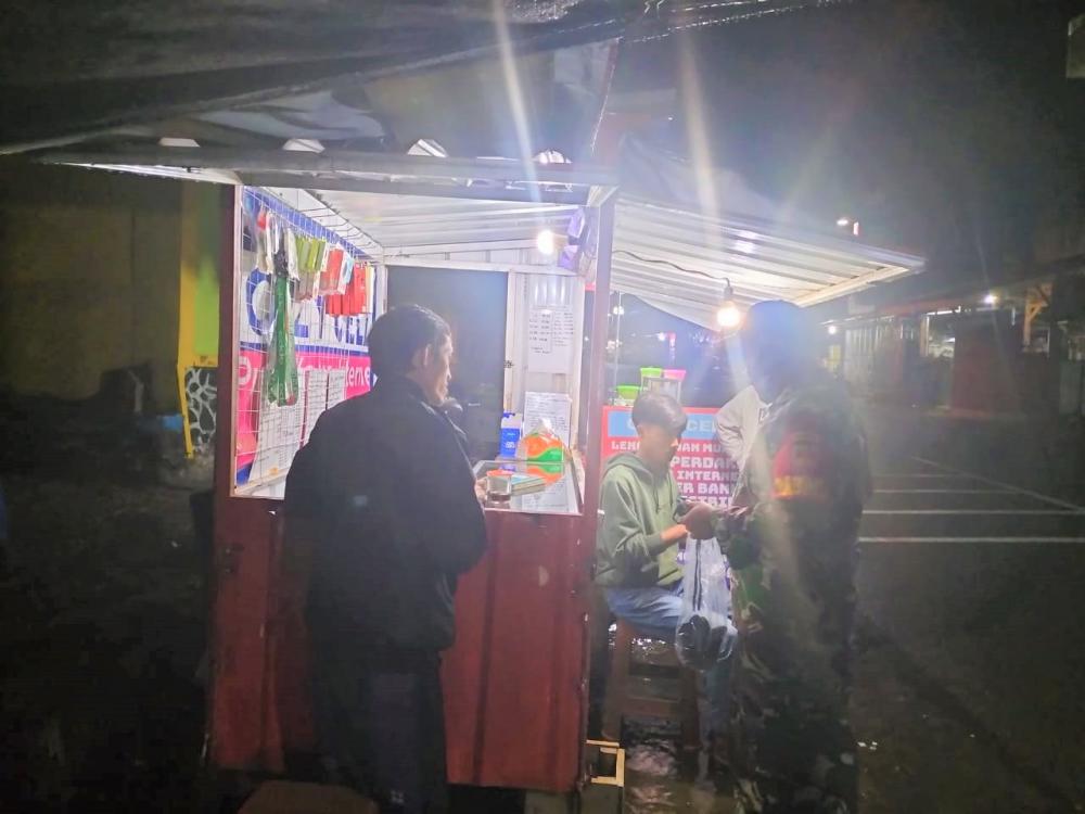 Babinsa Blado Intensifkan Patroli Prokes PPKM Level 2