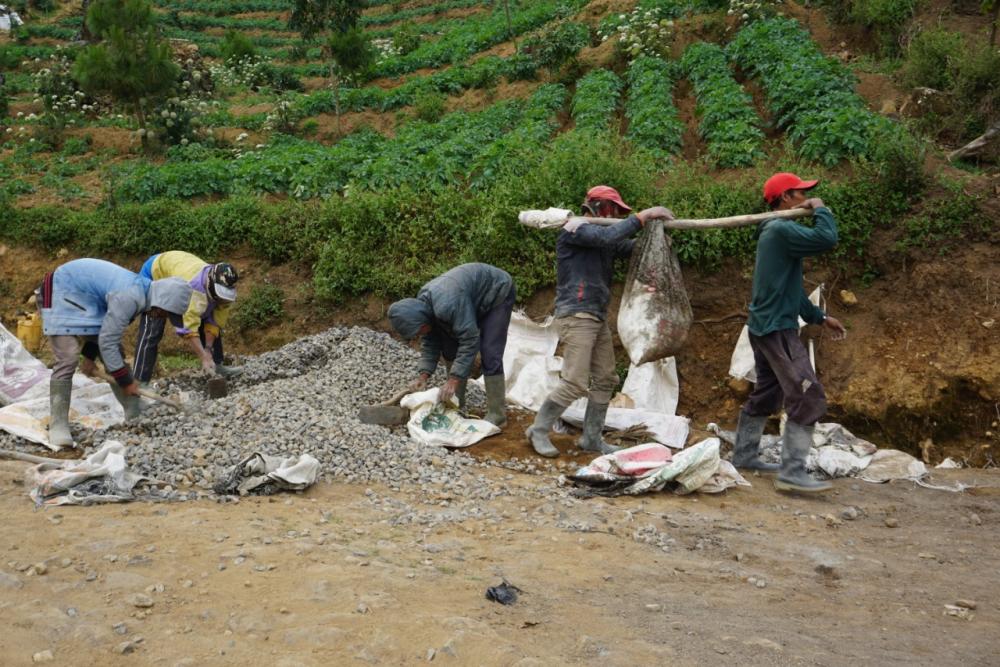 Gotong Royong Warga dan Satgas, Efektifkan TMMD