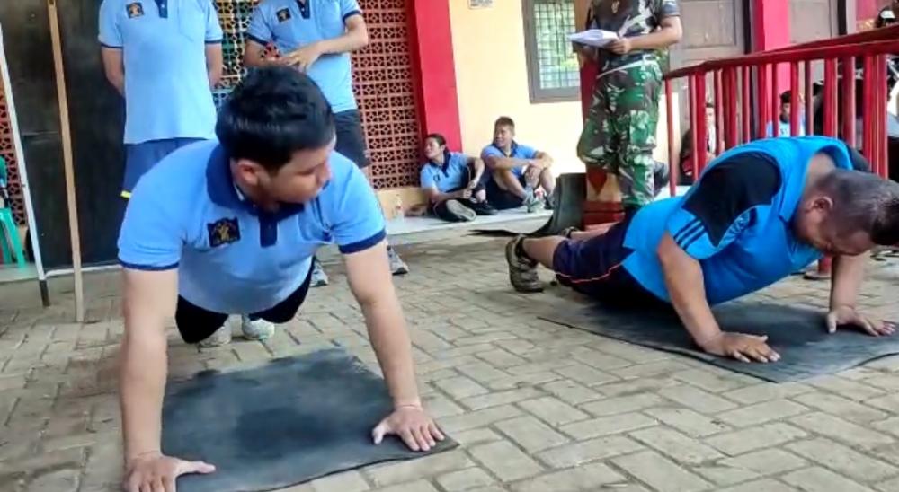 Fisik Petugas Rutan Batang Digembleng Tentara