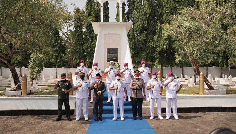HUT Ke-76, TNI AL Berikan Beberapa Alat Tempur Untuk Diletakan di Batang