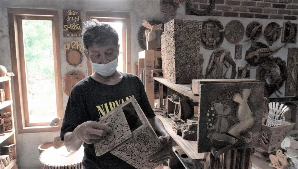 KERAJINAN LIMBAH KAYU