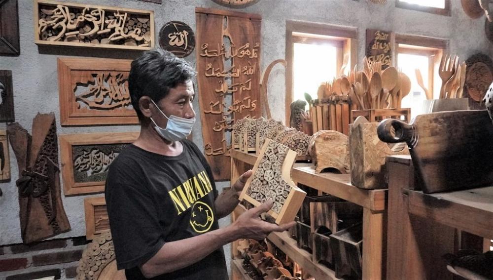 KERAJINAN LIMBAH KAYU