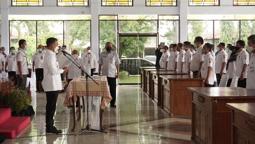 Bupati Batang Lantik 111 Pejabat Baru Untuk PDLT