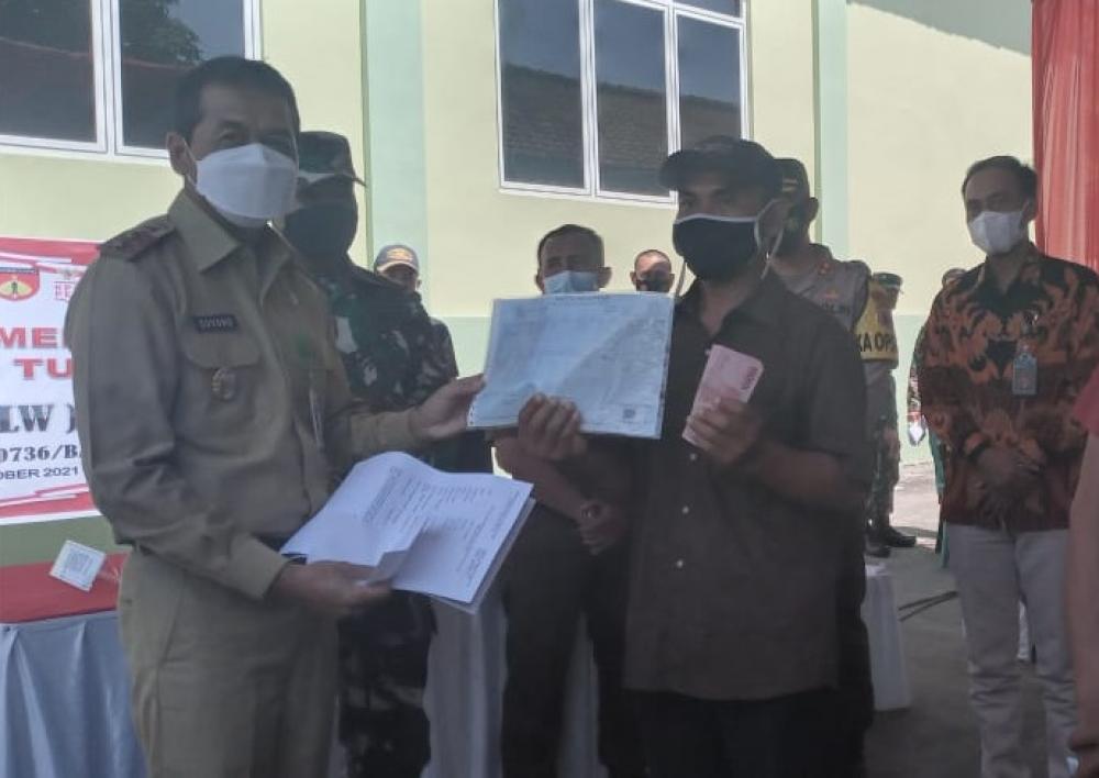 Pedagang Warung Terima Bantuan, Ekonomi Batang Mulai Bangkit