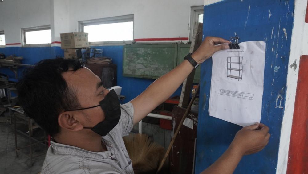 TEMPELKAN GAMBAR PRODUKSI PENGELASAN