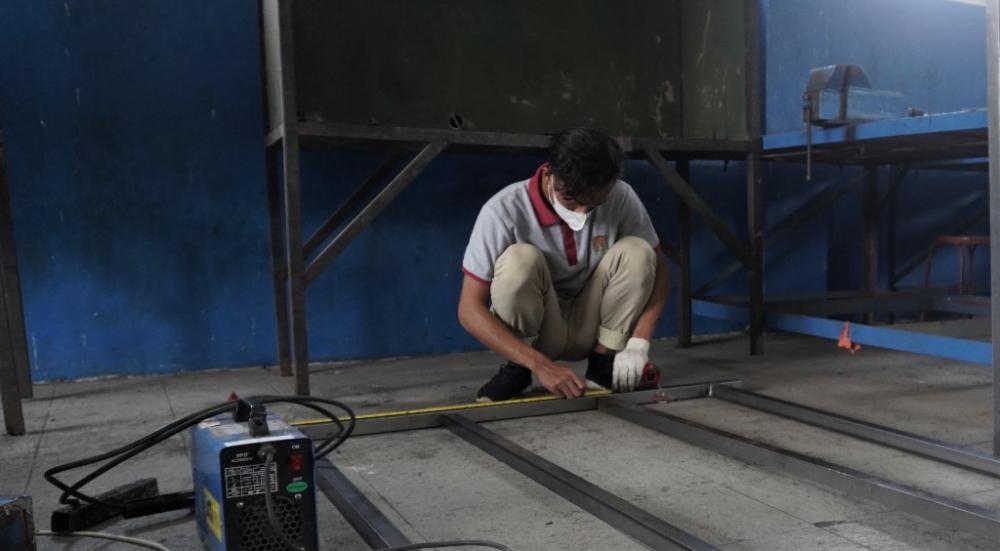 PELATIHAN PENGELASAN