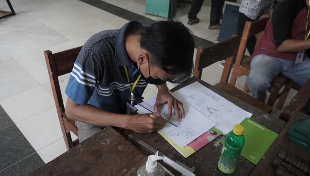 PELATIHAN MESIN BUBUT