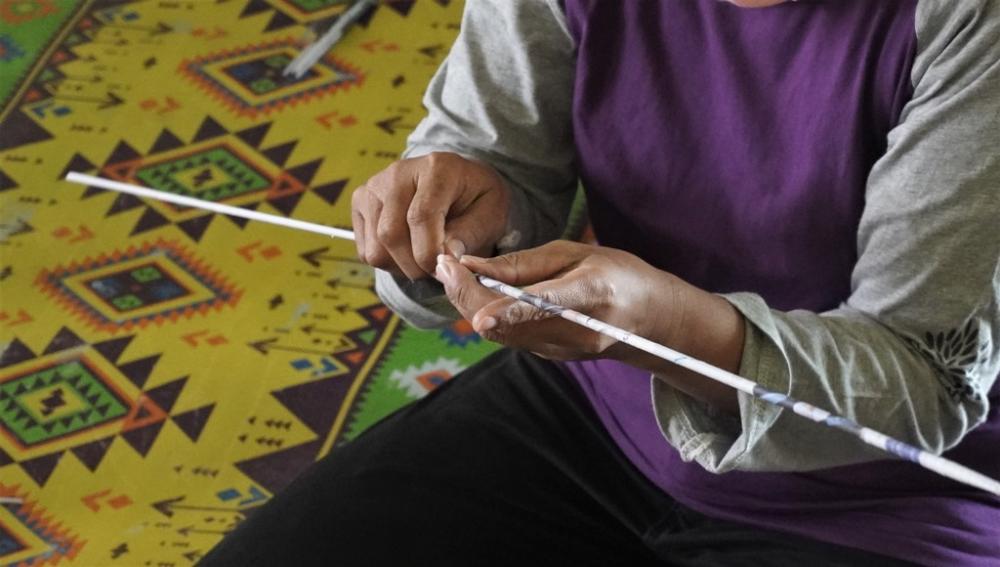 PELATIHAN HANDICRAFT DENGAN BAHAN KORAN